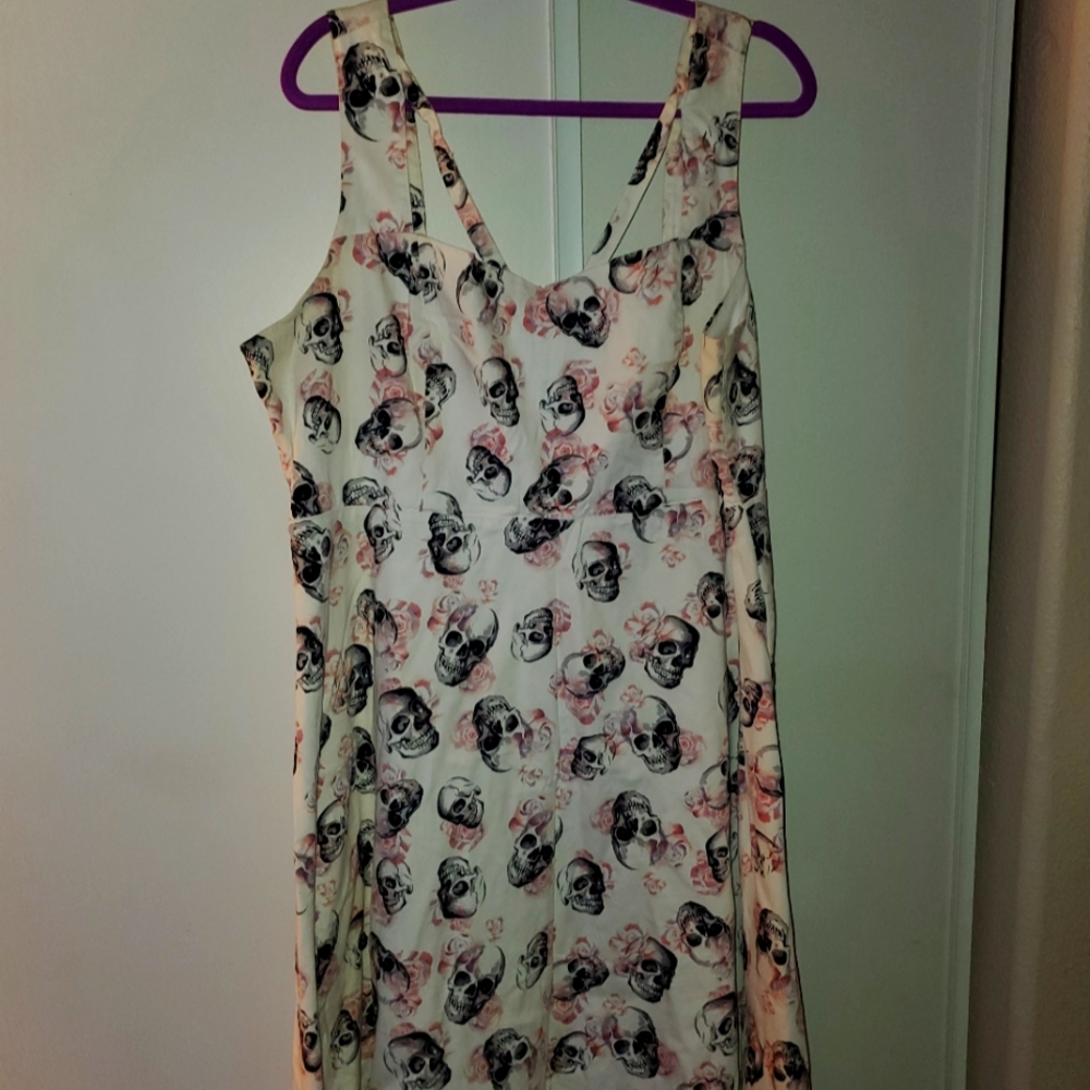 White torrid dress with skulls